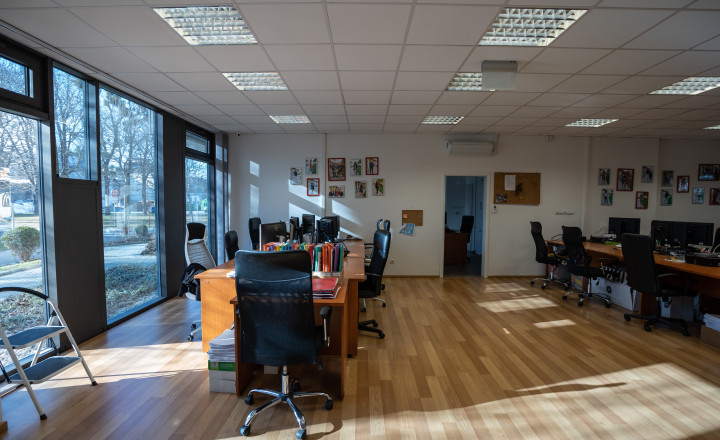 Reprezentatívne priestory na prenájom - 200 m2, Košice - Juh - fotografia 1